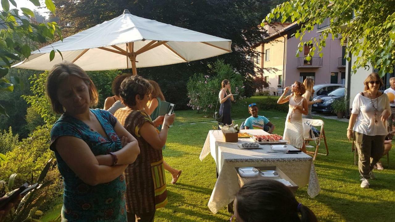 Casa Vacanze Le Violette Villa Brunate Exteriör bild